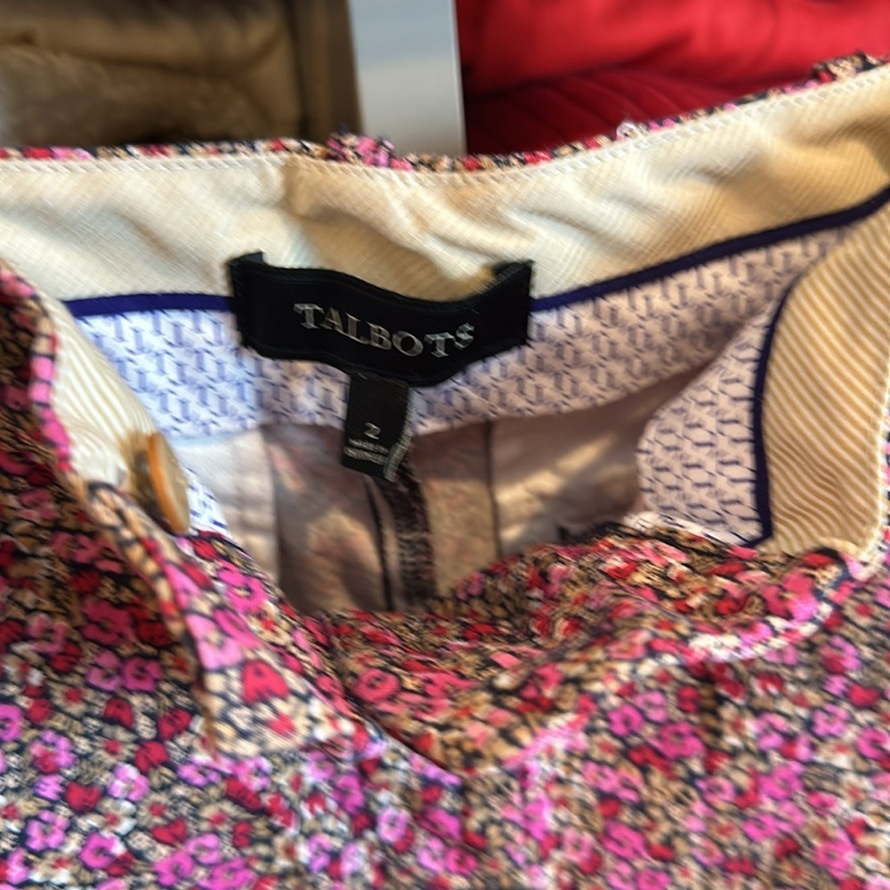 Talbots size 2 pink flowered 10” Bermuda shorts​ - Picture 2 of 3